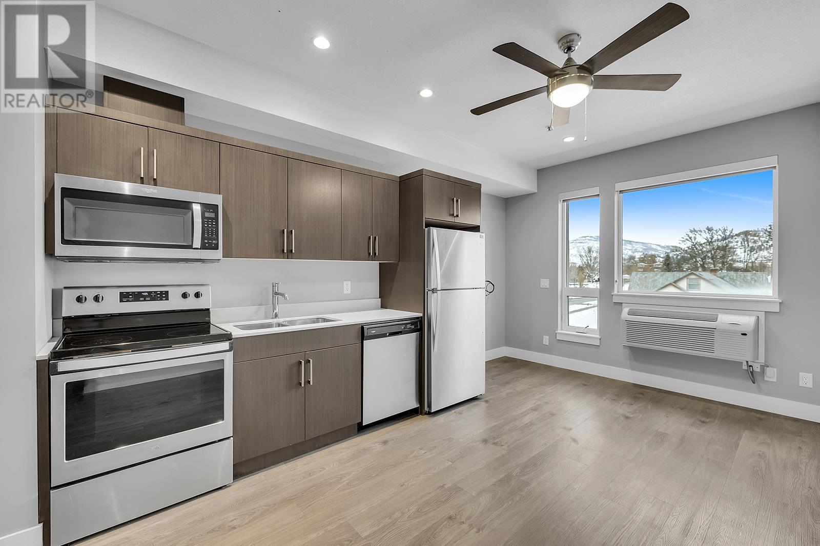 925 Leon Avenue Unit 302, Kelowna, BC V1Y 0E5