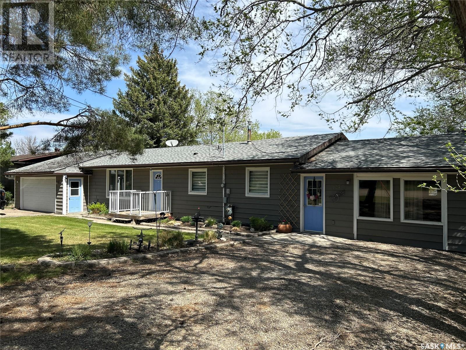 127 Third Avenue, Young, SK S0K 4Y0