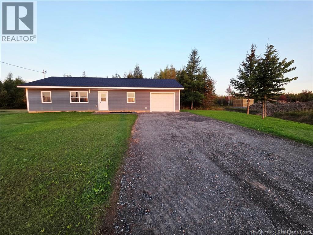 8 Fawcett Ave, Petitcodiac, NB E4Z 4H4