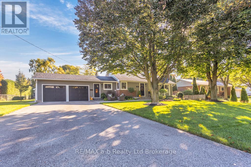 16 Charlotte Ave, Tillsonburg, ON N4G 4C2