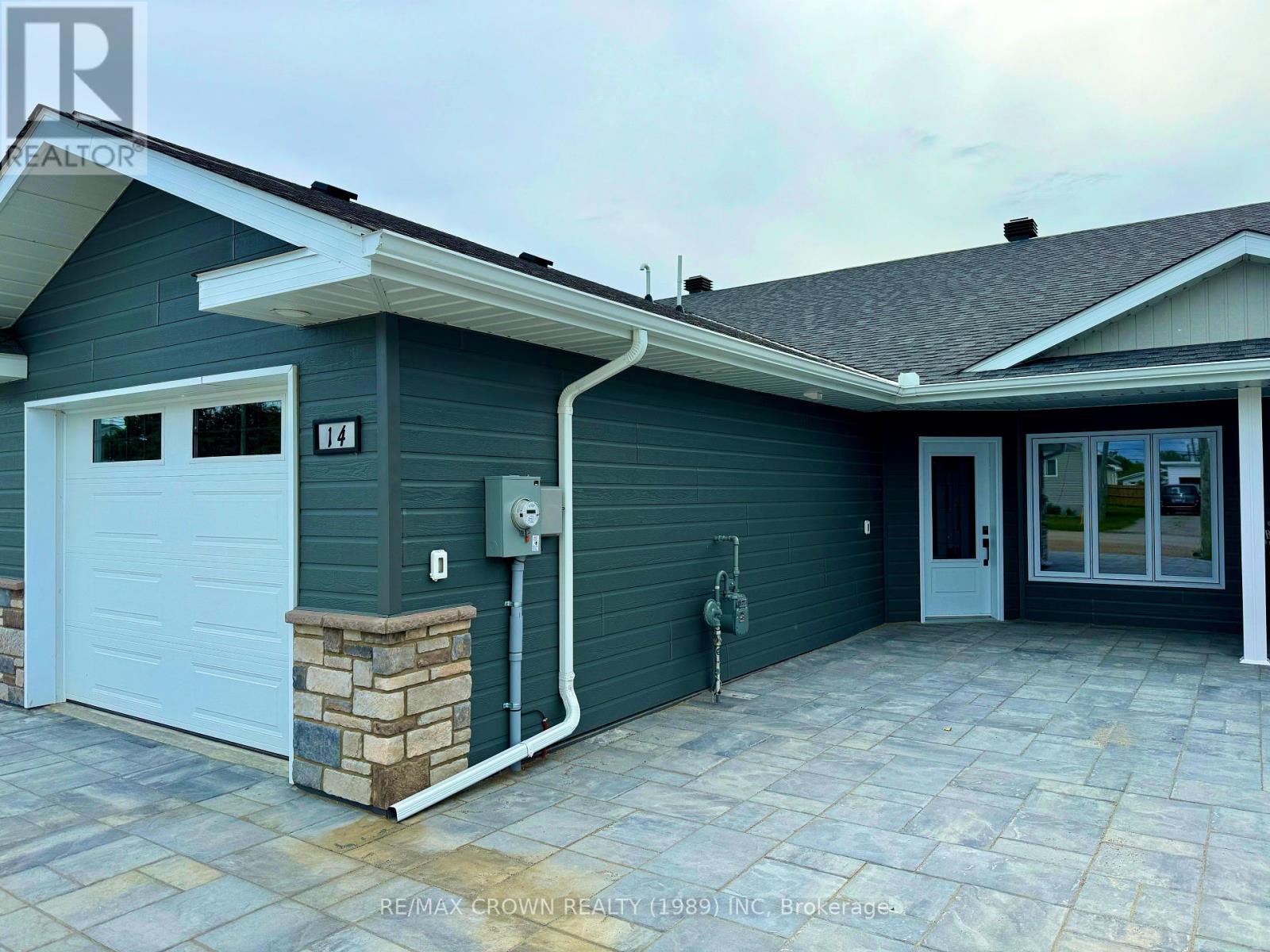 14 Golf St, Kapuskasing, ON P5N 3J6