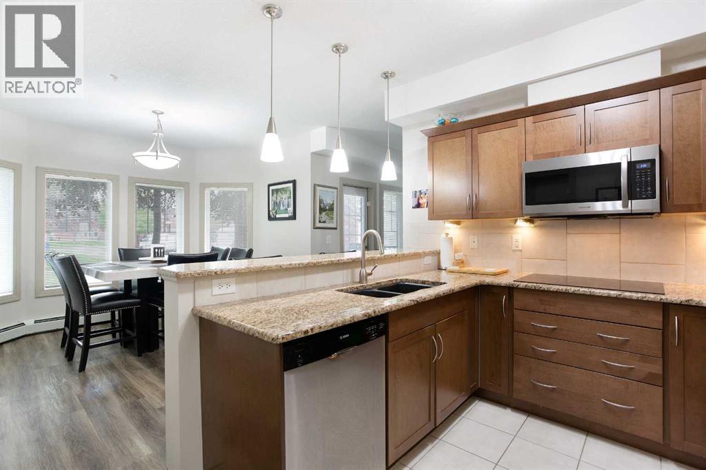 70 Royal Oak Plaza Nw Unit 102 Cir, Calgary, AB T3G 0C6