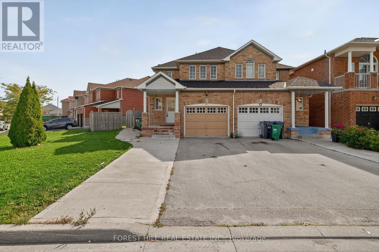 19 Rednor Dr, Brampton, ON L6P 1P4