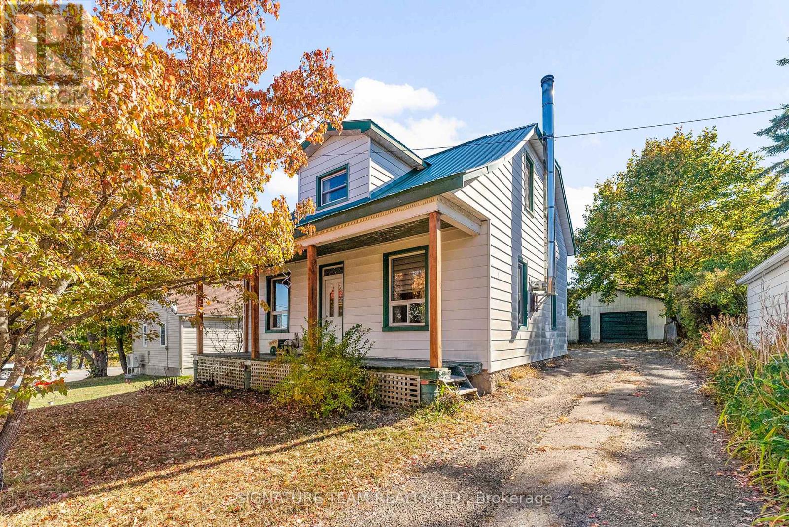 3 Cowley St, Whitewater Region, ON K0J 1K0