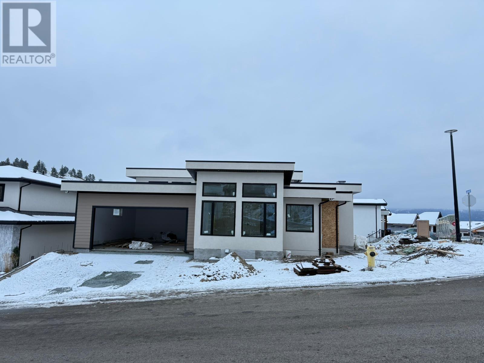 989 Lochness St, Kelowna, BC V1P 0A3
