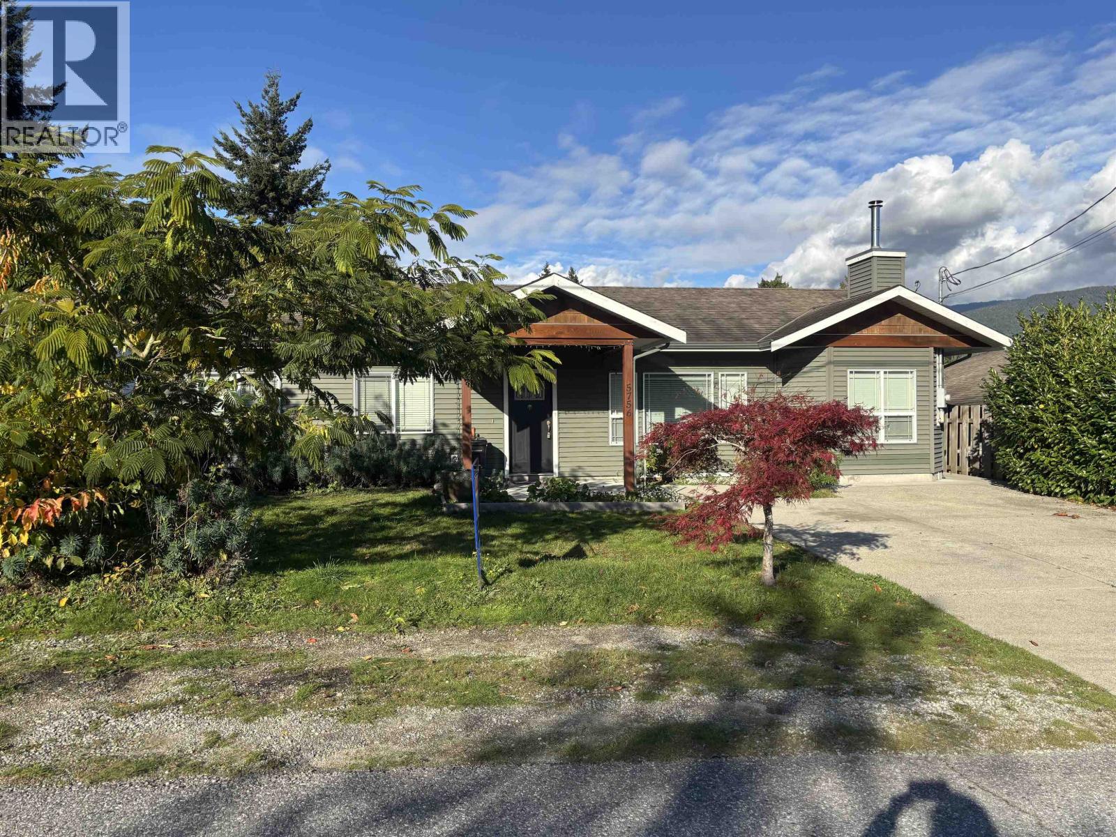 5756 Neptune Rd, Sechelt, BC V0N 3A0