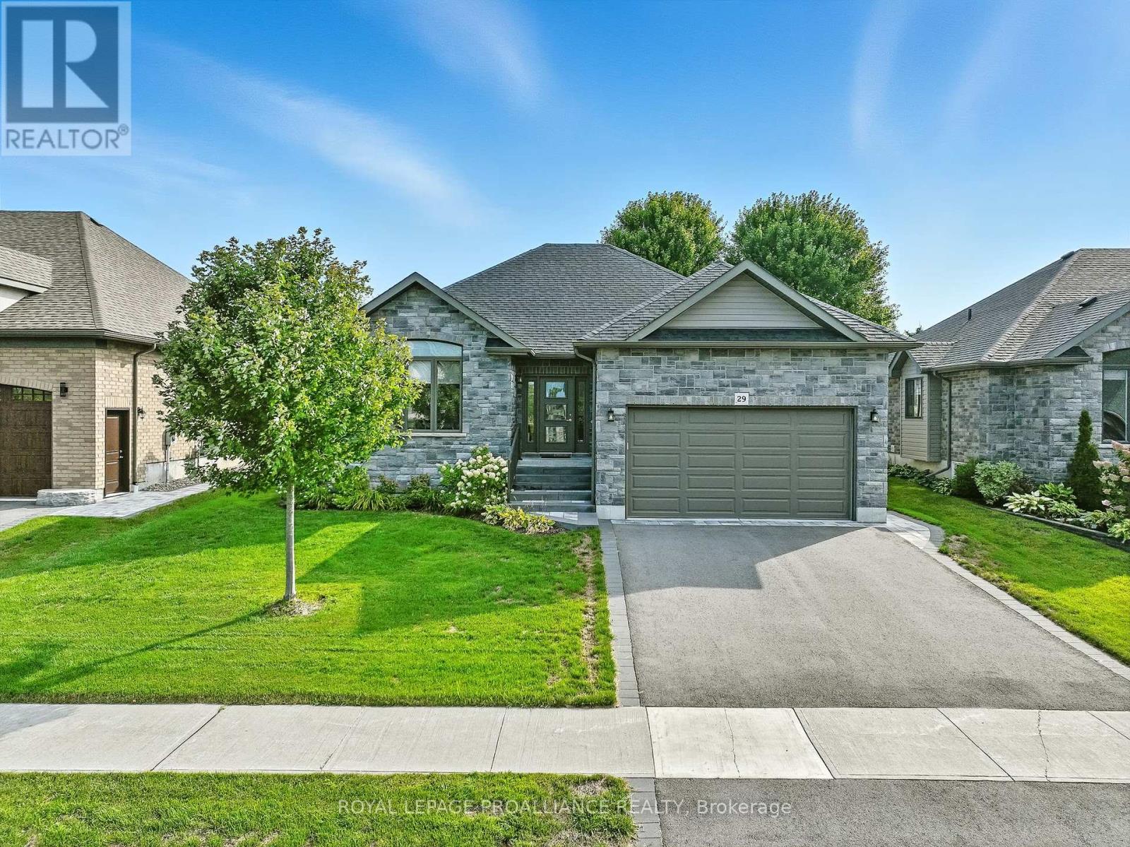 29 Rosslyn Dr, Brighton, ON K0K 1H0