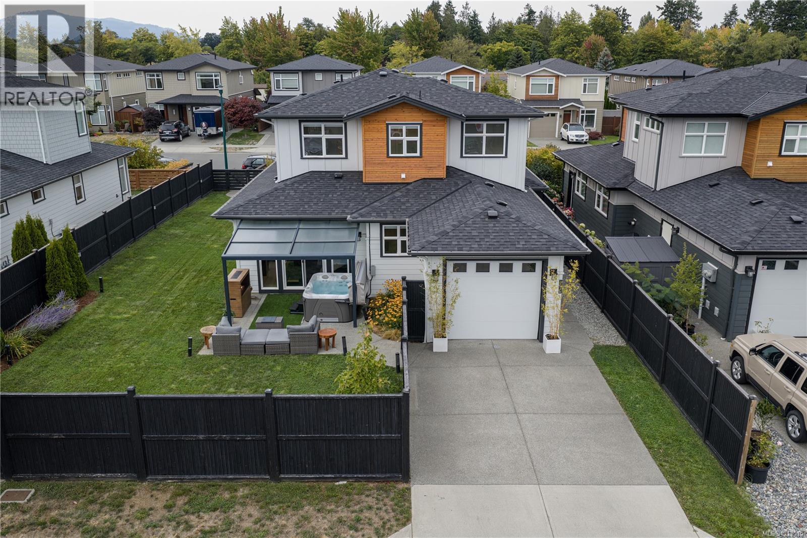 2083 Deerbrush Cres, North Saanich, BC V8L 1P1