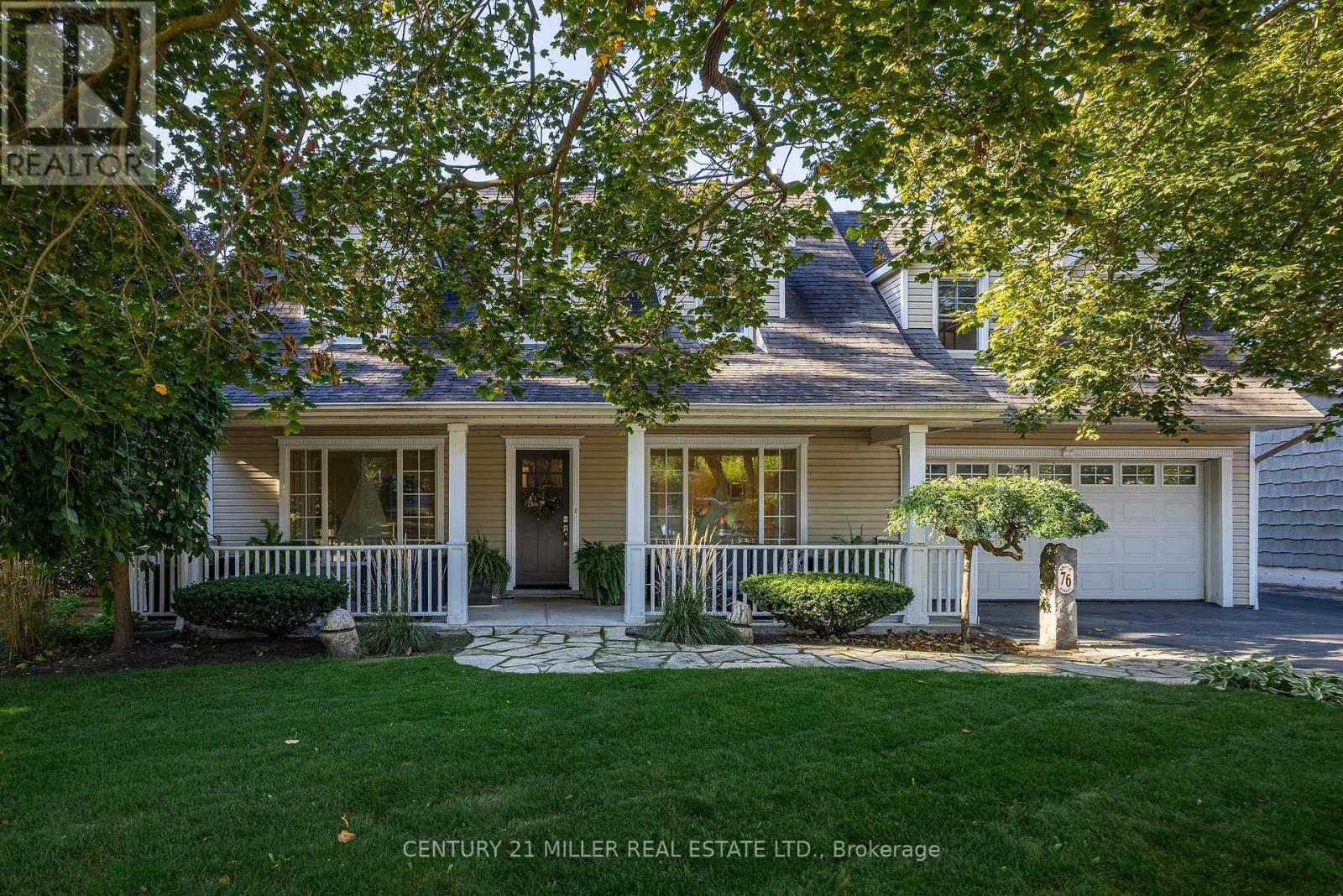 76 Brock St, Oakville, ON L6K 2Z1