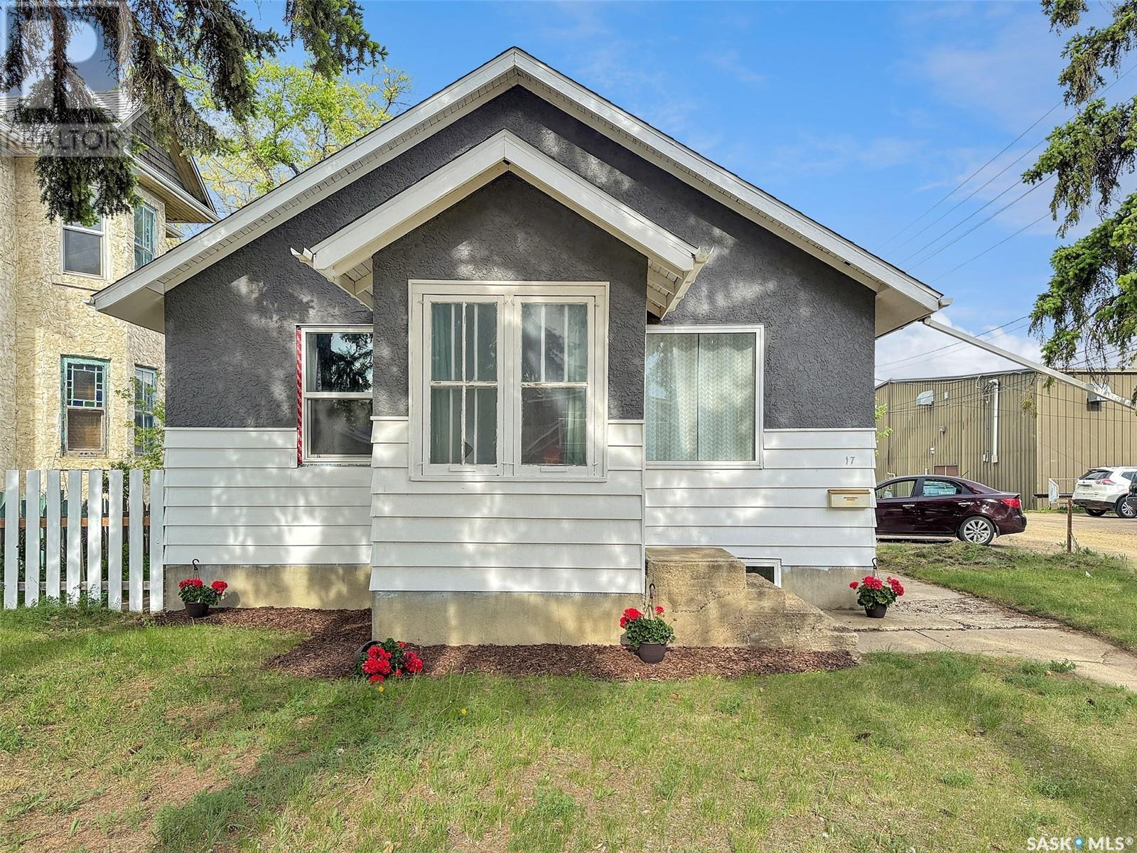 17 3 Avenue Northeast, Swift Current, SK S9H 2G3