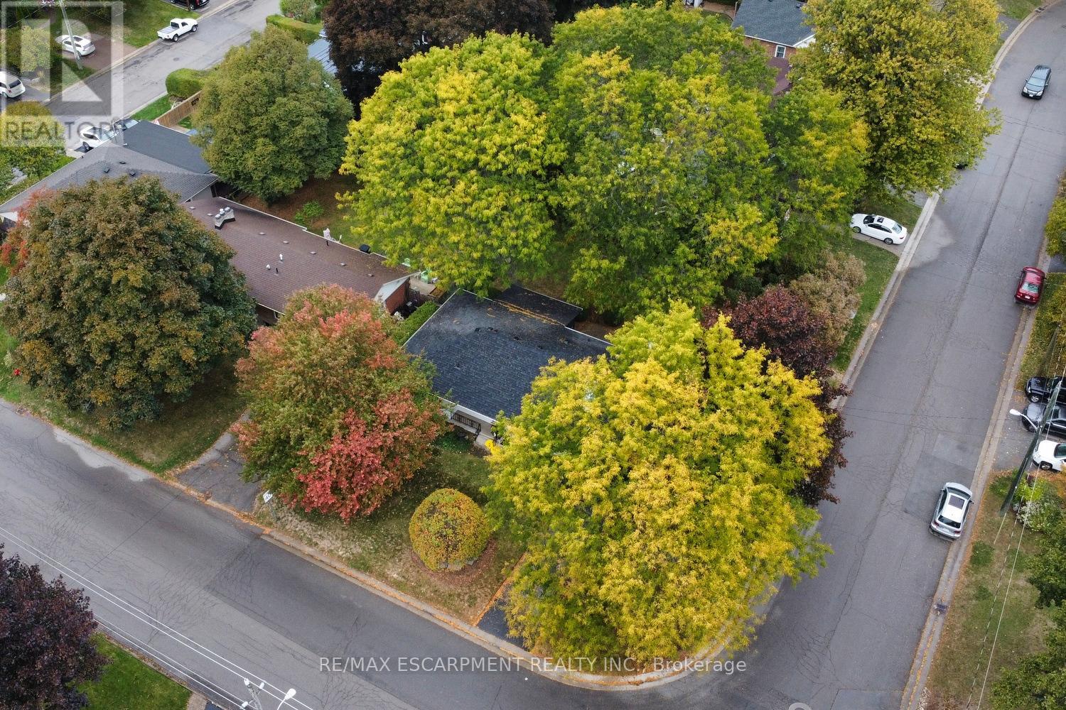 32 Grant Blvd, Hamilton Dundas, ON L9H 4L7