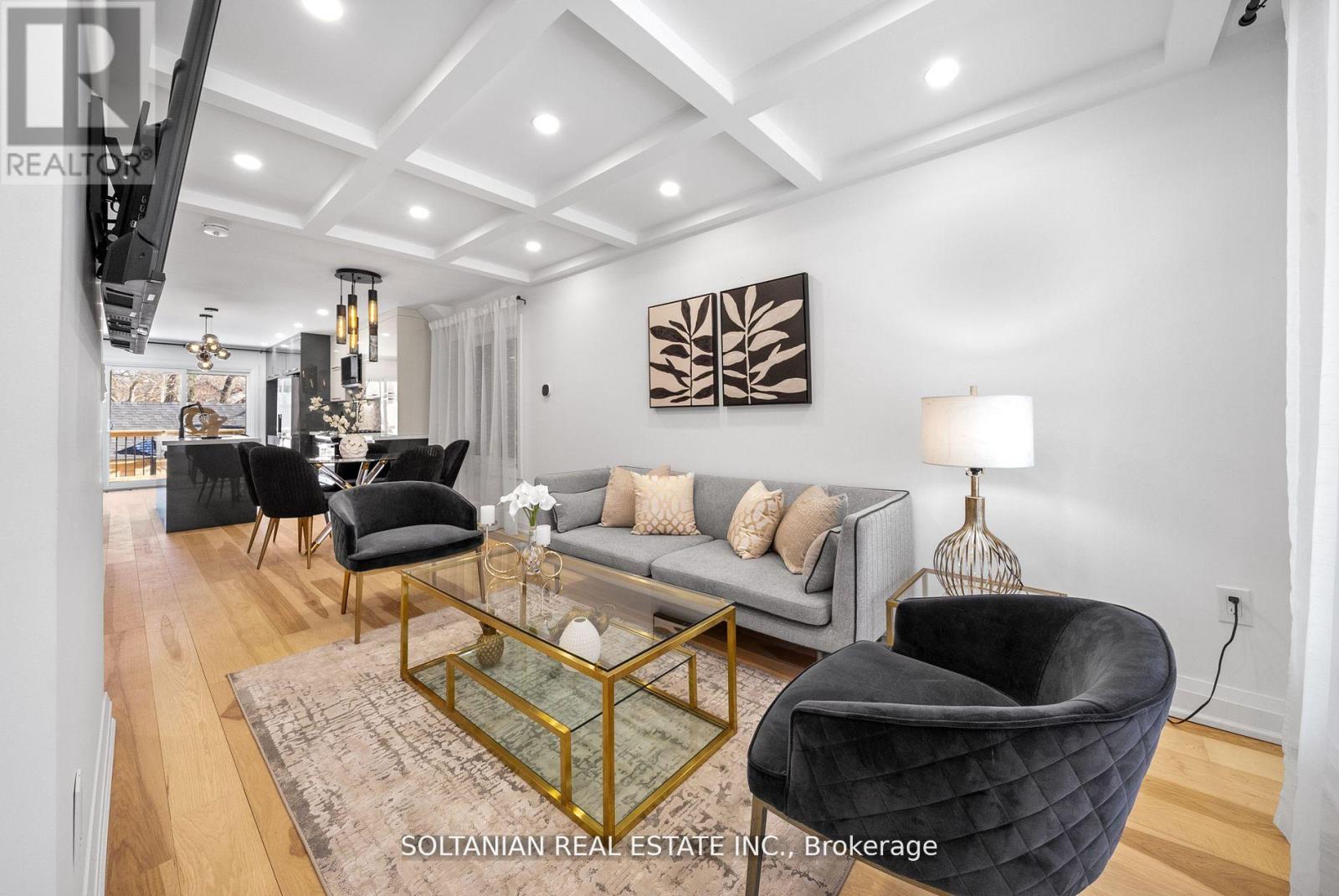 1 Normandy Blvd #a, Toronto, ON M4L 3K1