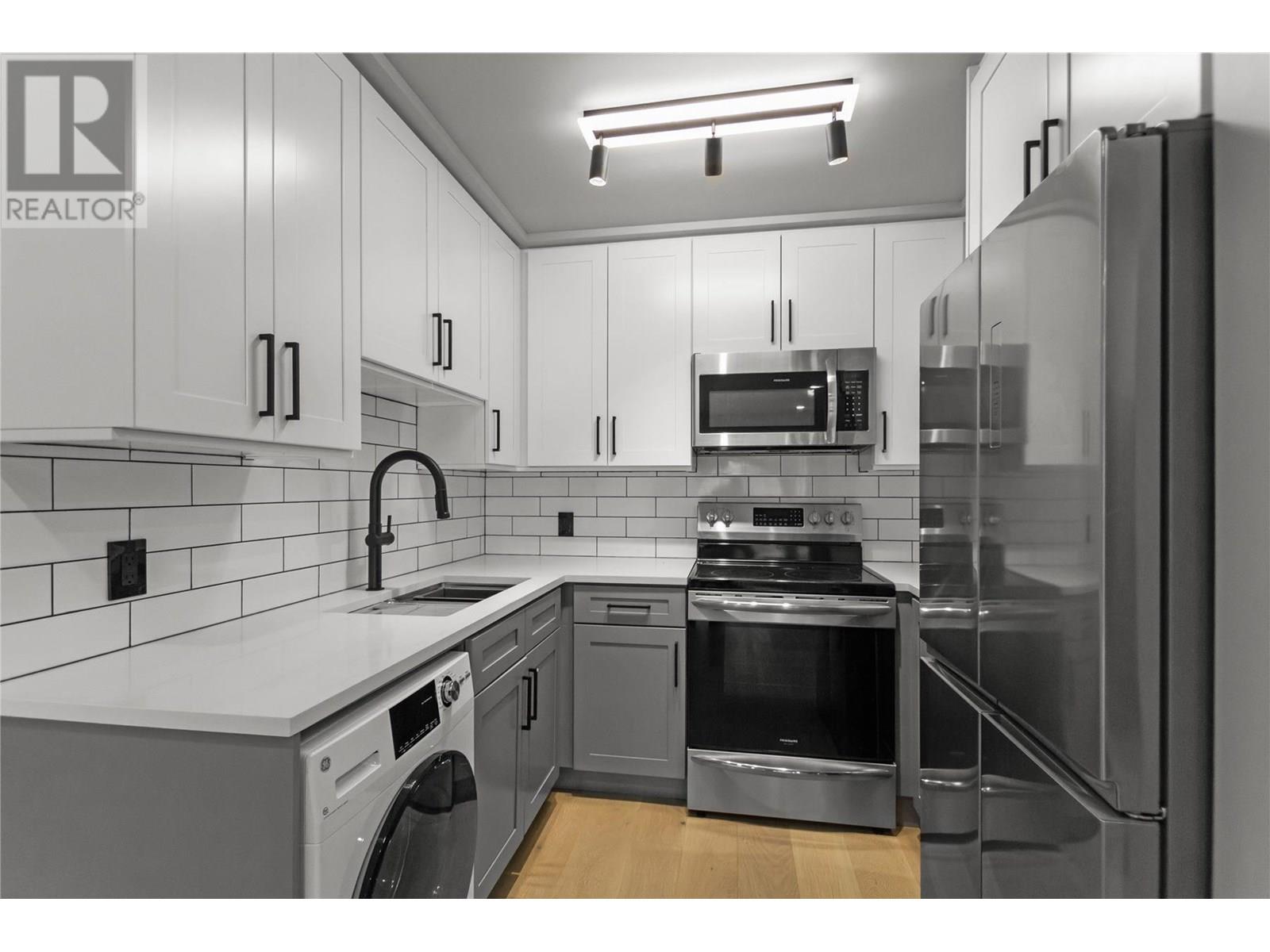 1948 Coquitlam Avenue Unit 201, Port Coquitlam, BC V3B 1J3