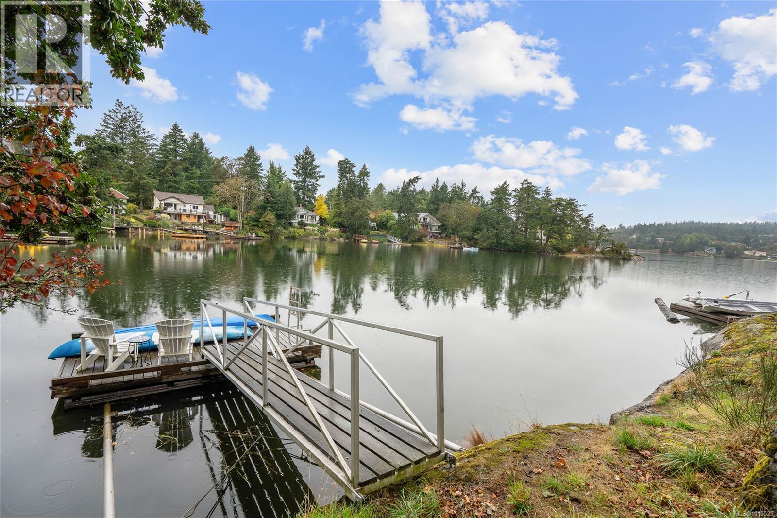 2868 Glenwood Ave, Saanich, BC V9A 2R5