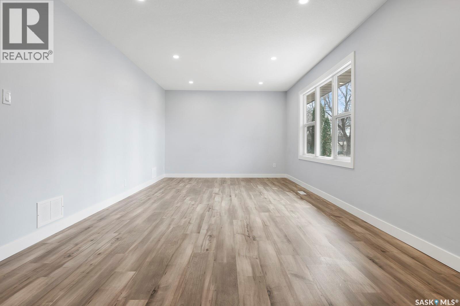 2711 Mackay St, Regina, SK S4N 2T8