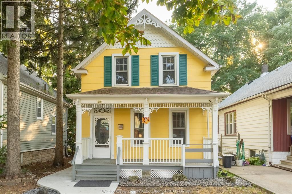 211 Cameron, Windsor, ON N9B 1Y5