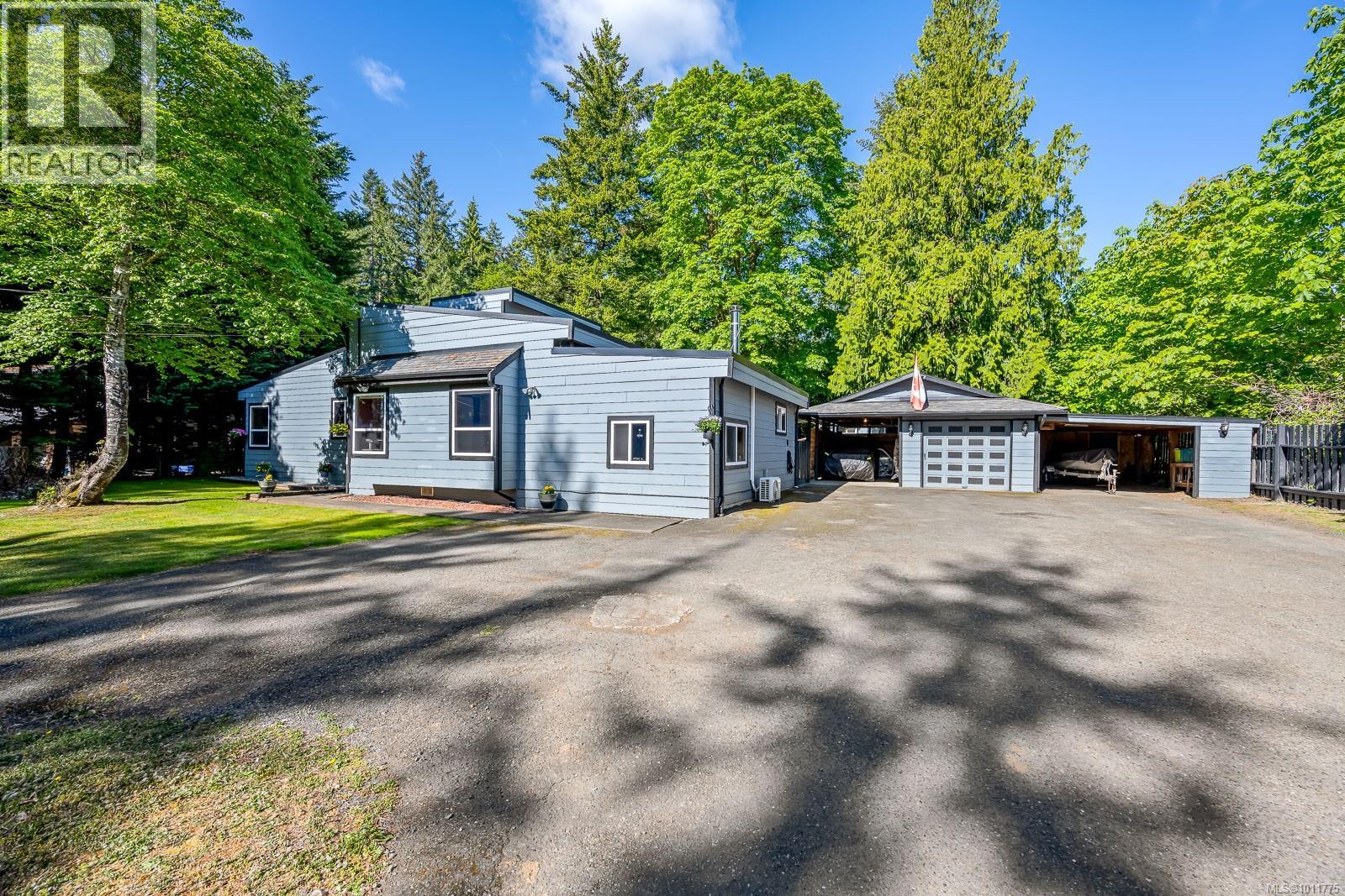 1307 Anderton Rd, Comox, BC V9M 3Z2