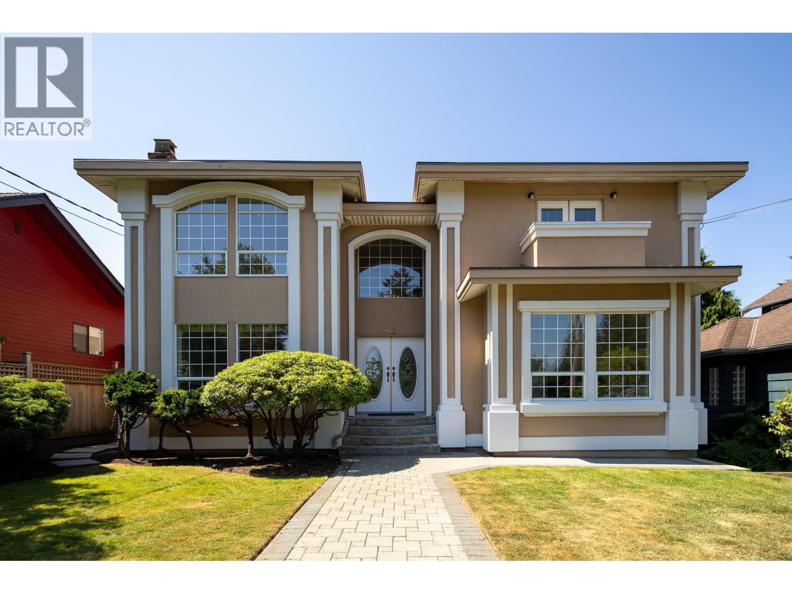 912 Fifth St, New Westminster, BC V3L 2Y4