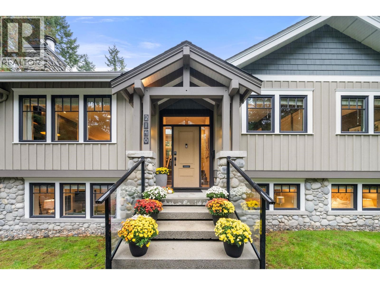 2140 Pemberton Ave, North Vancouver, BC V7P 2T1