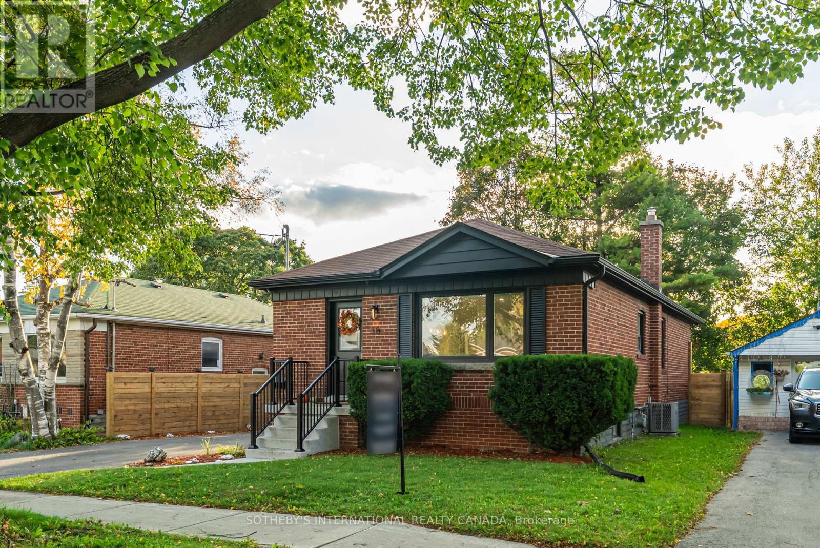 38 Vauxhall Dr, Toronto, ON M1P 1P7