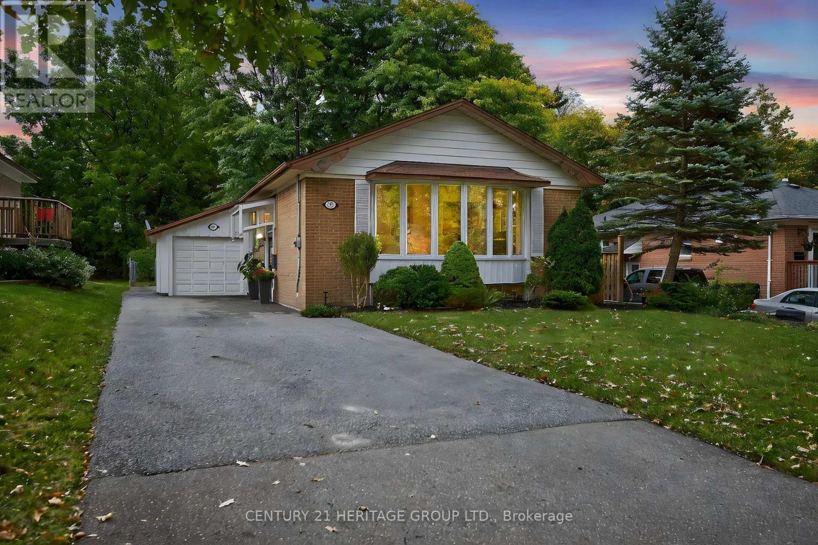 49 Bayview Pkwy, Newmarket, ON L3Y 3W2
