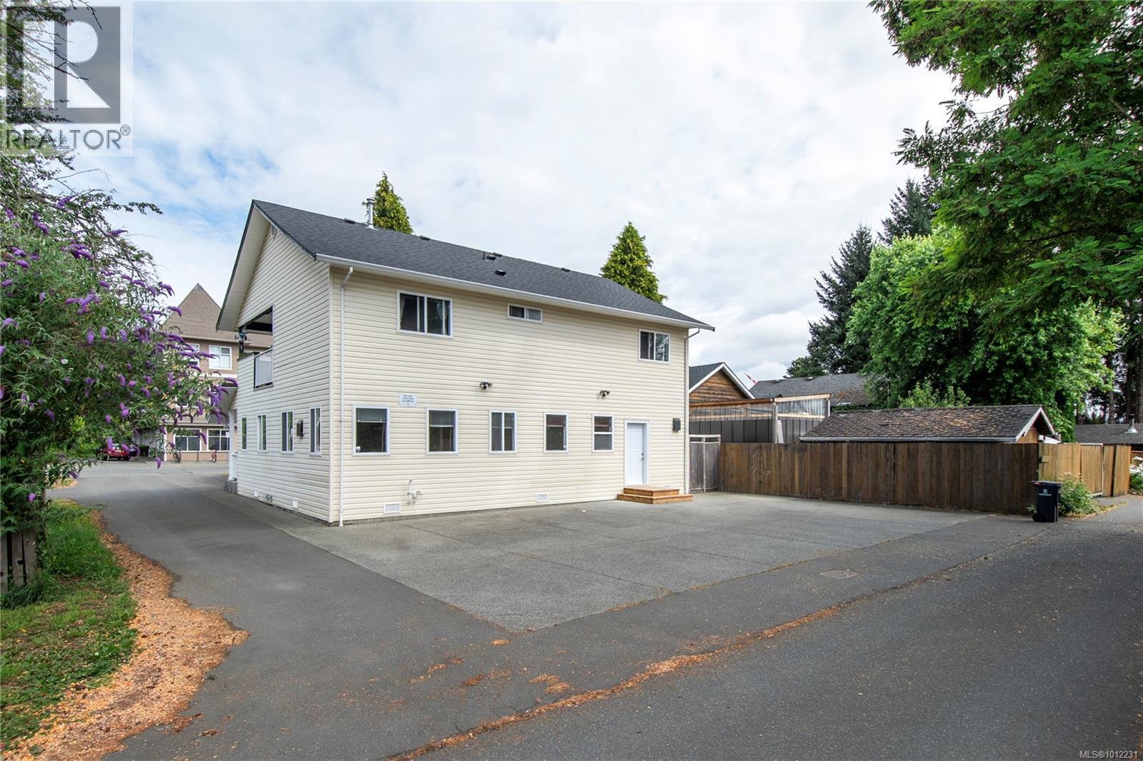 4th St Unit 560, Courtenay, BC V9H 1H2