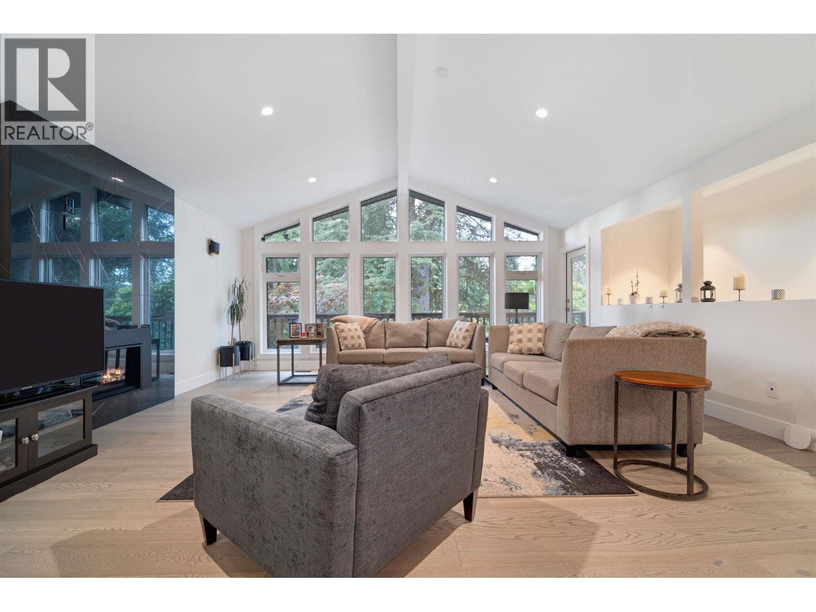 2488 Belloc St, North Vancouver, BC V7H 2L1