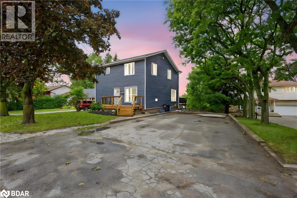 18 Murray St, Barrie, ON L4N 2X2