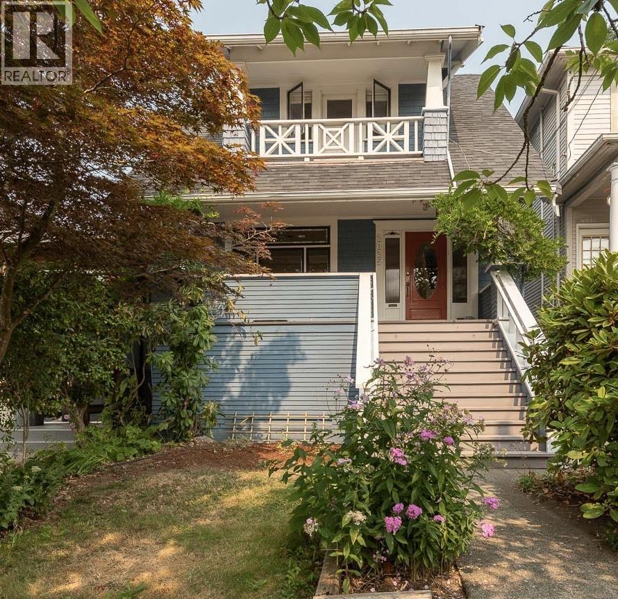 2025 Charles St, Vancouver, BC V5L 2V1