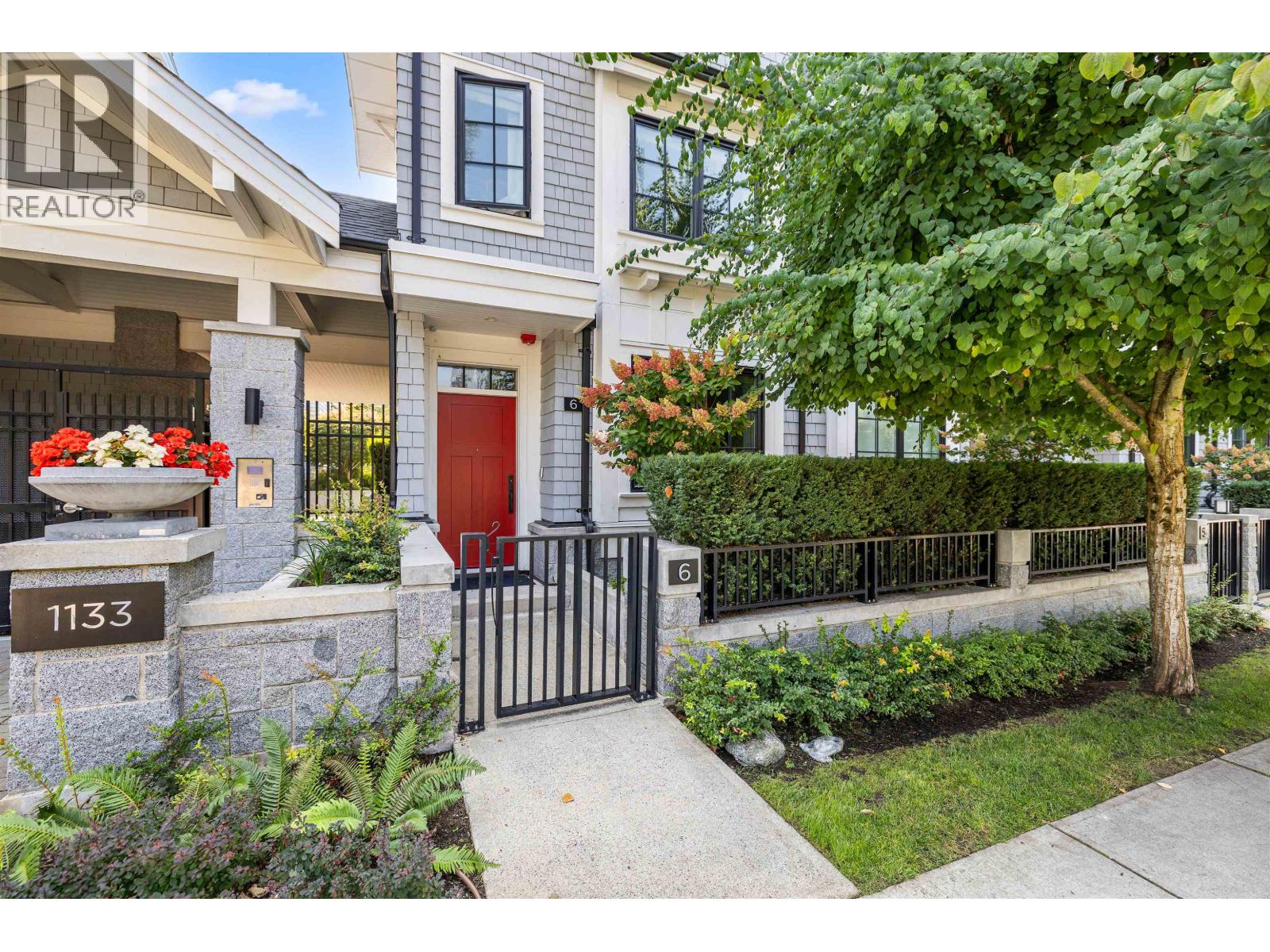 1133 Ridgewood Drive Unit 6, North Vancouver, BC V7R 0A4