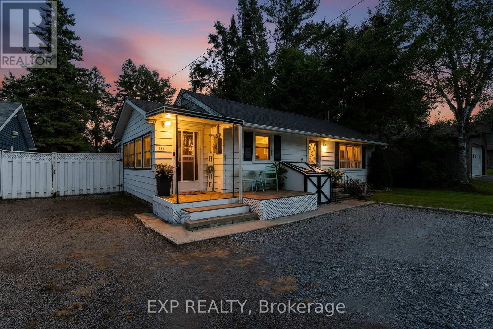 113 Station Rd, Georgina, ON L0E 1N0