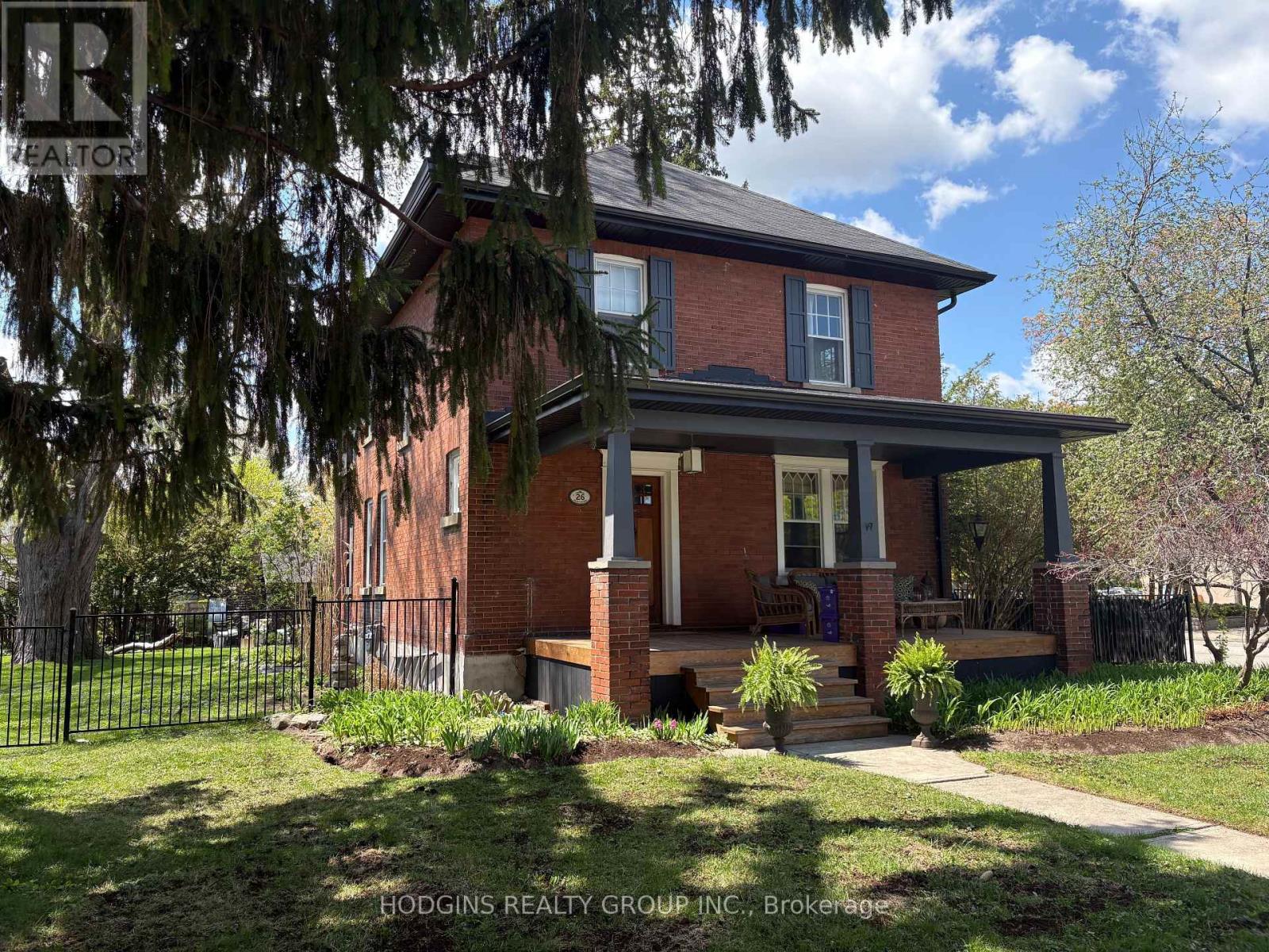 26 Brant Ave, Mississauga, ON L5G 3N8