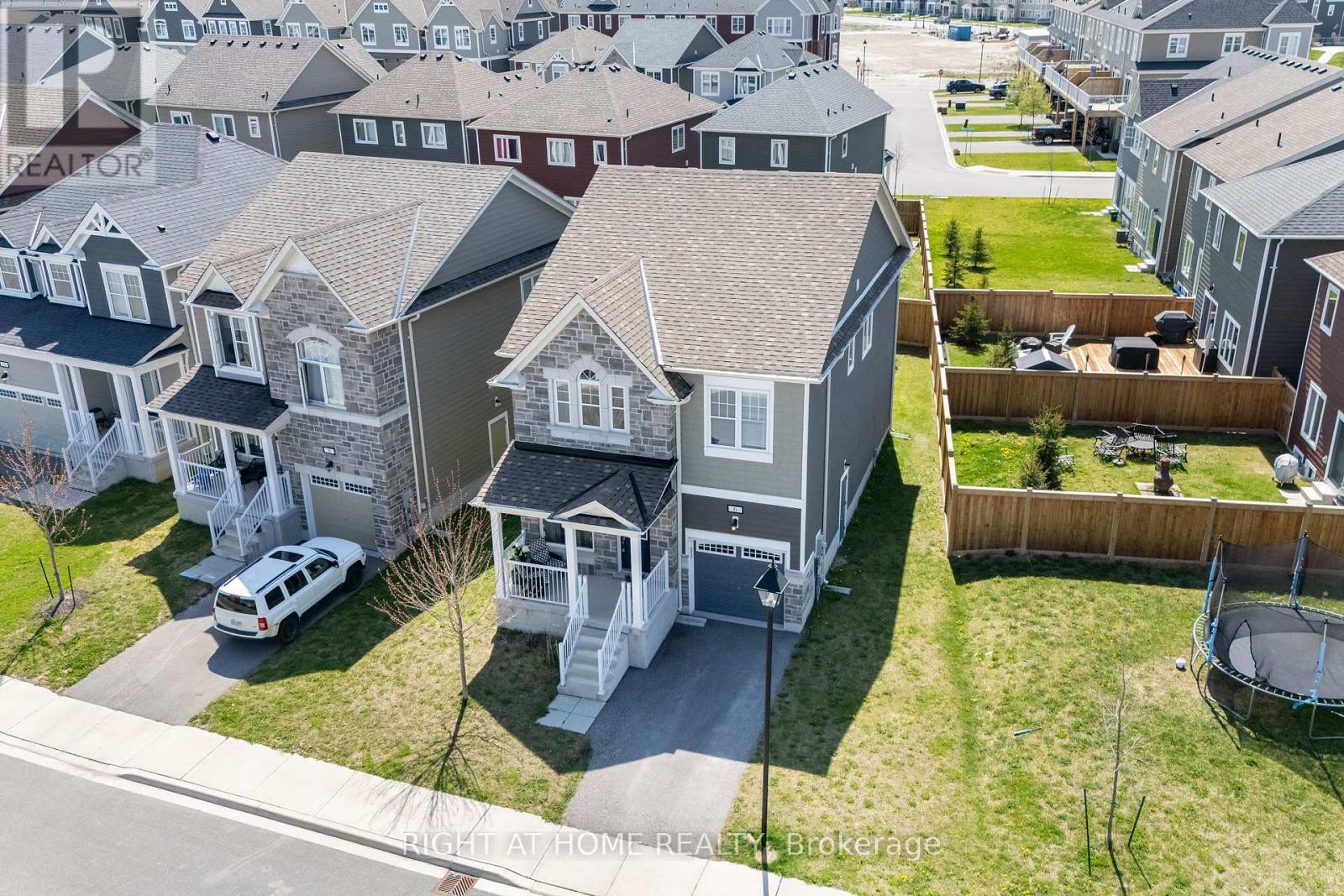 6 Bobolink Dr, Wasaga Beach, ON N4G 5S4
