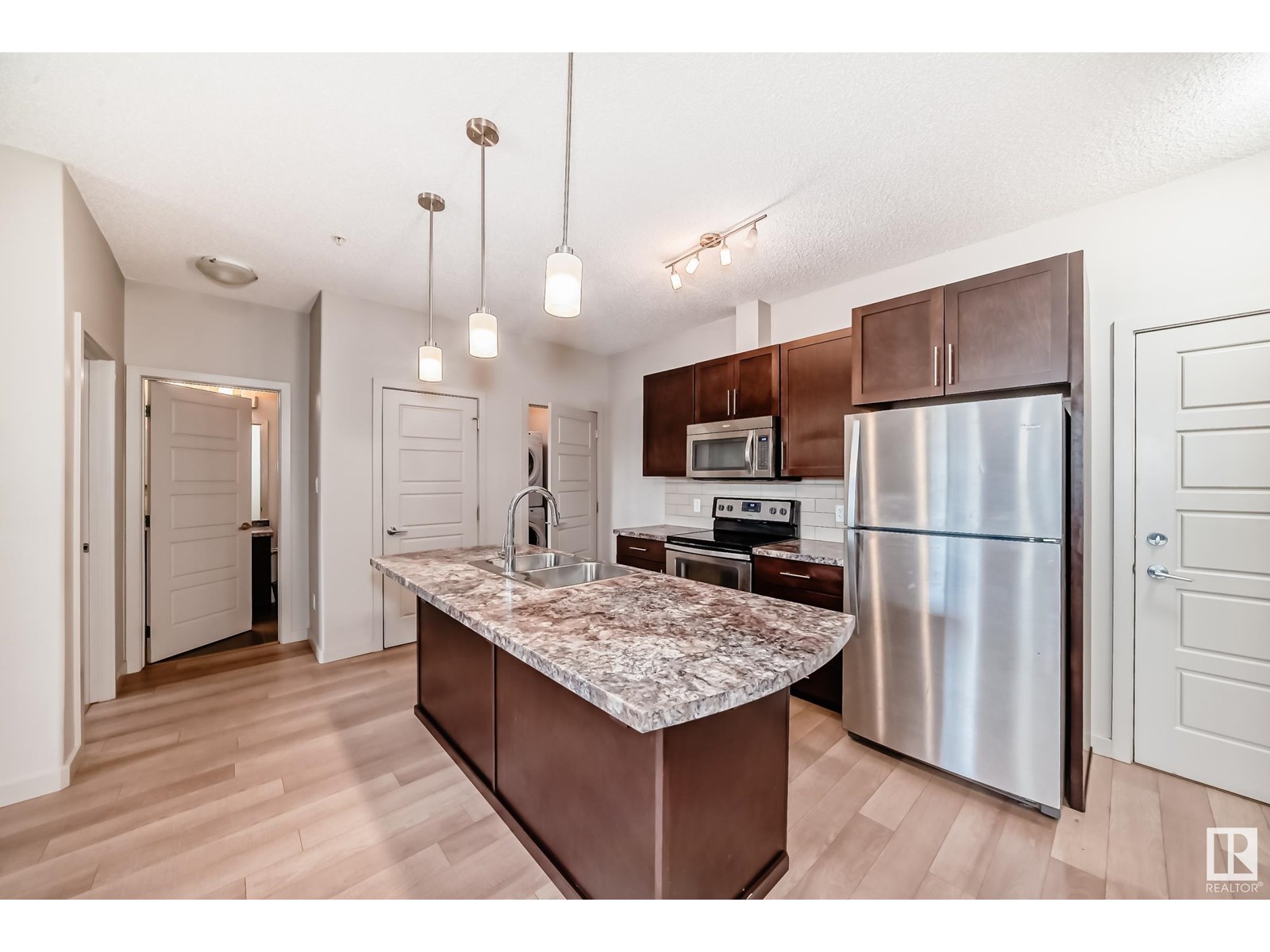1004 Rosenthal Boulevard Northwest #106, Edmonton, AB T5T 7C6