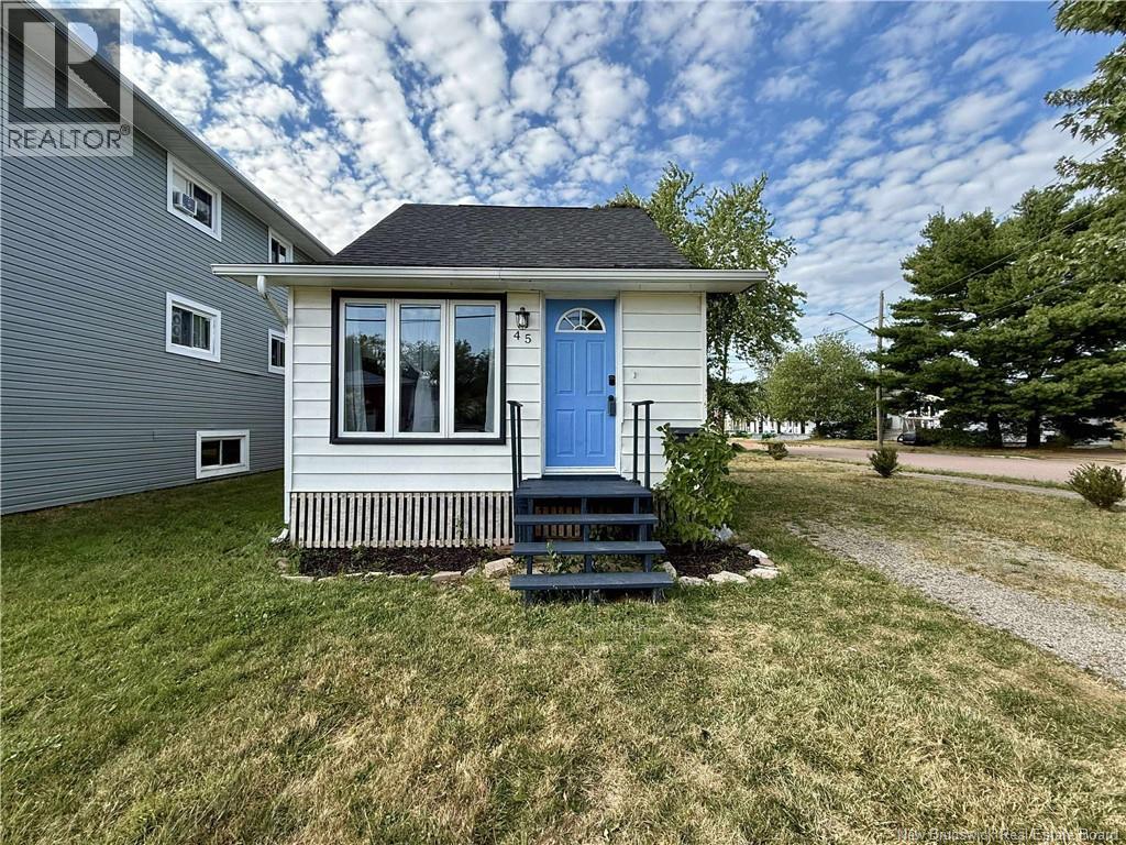 45 Chapman St, Moncton, NB E1E 1L1