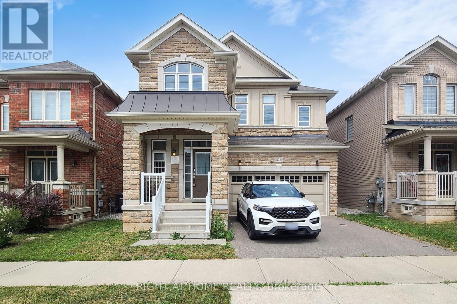 423 Grindstone Trl, Oakville, ON L6H 0S1