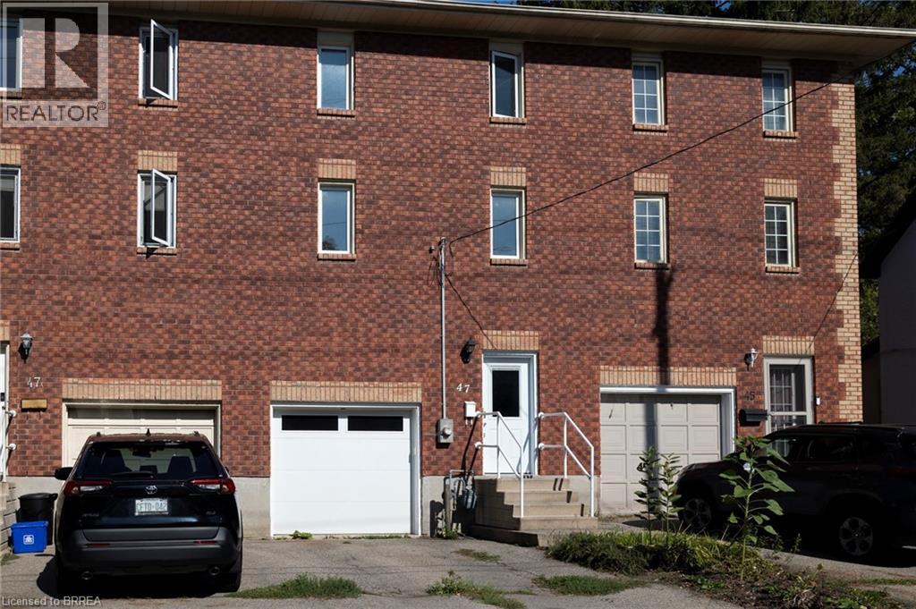 47 Walnut St, Brantford, ON N3T 1H1