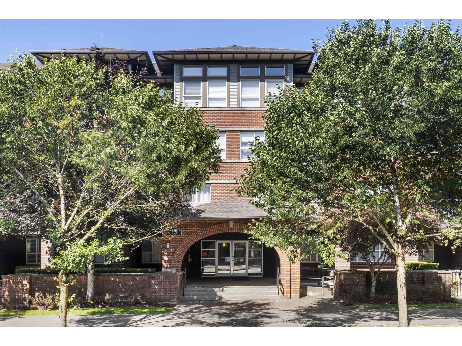 6815 188 Street Unit 403, Surrey, BC V4N 0Z8