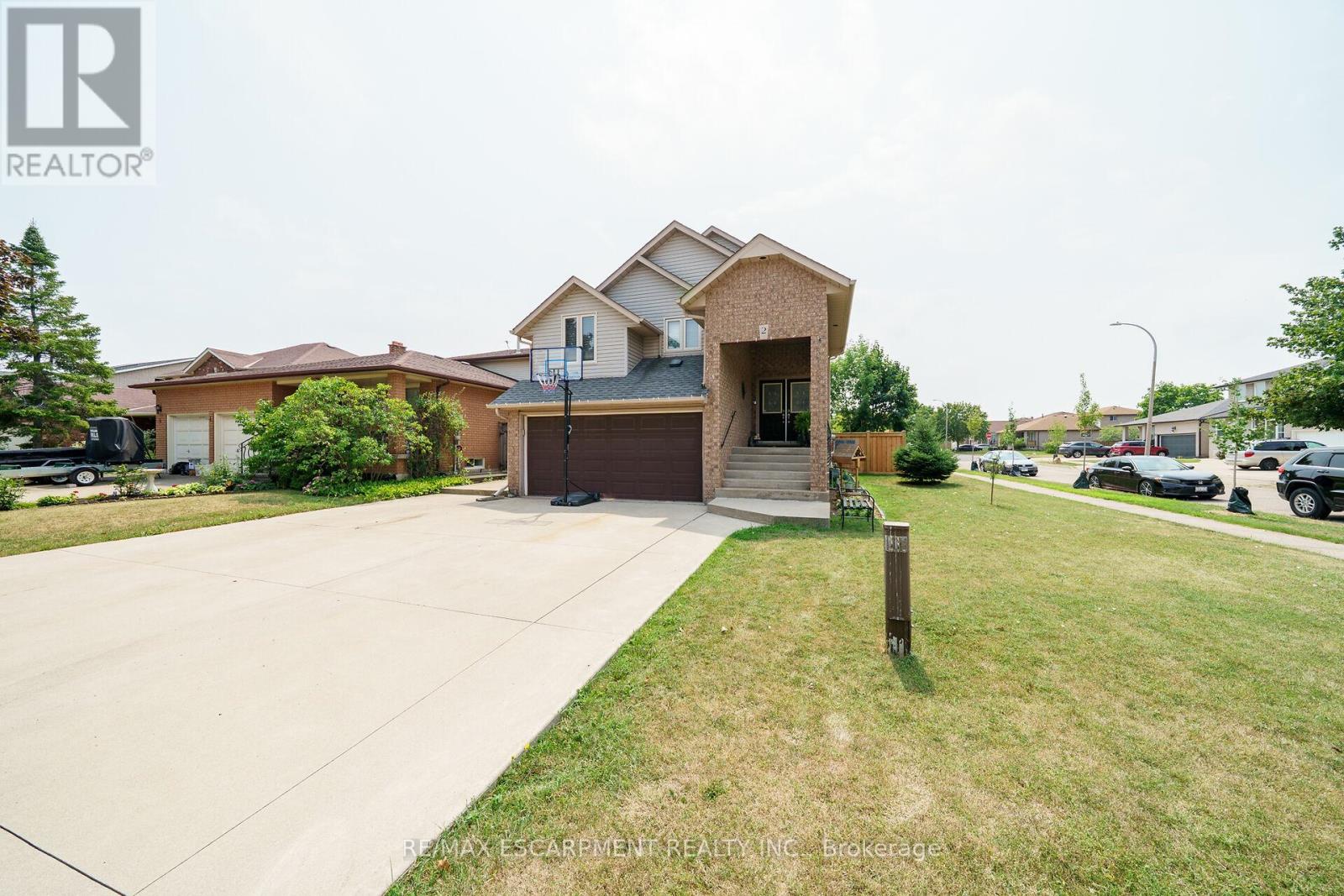 2 Tyler Dr, Hamilton, ON L8E 4W9