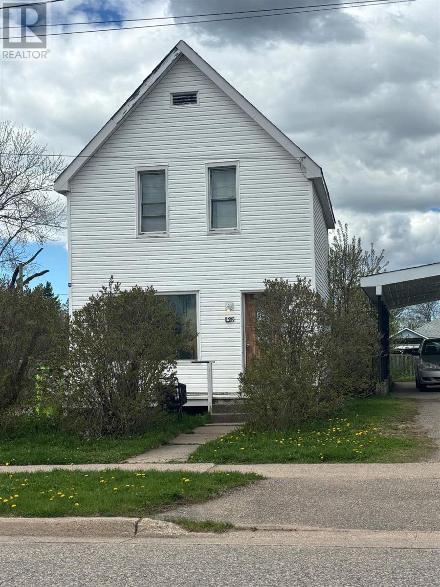 135 Walnut St, Sault Ste. Marie, ON P6B 2E8