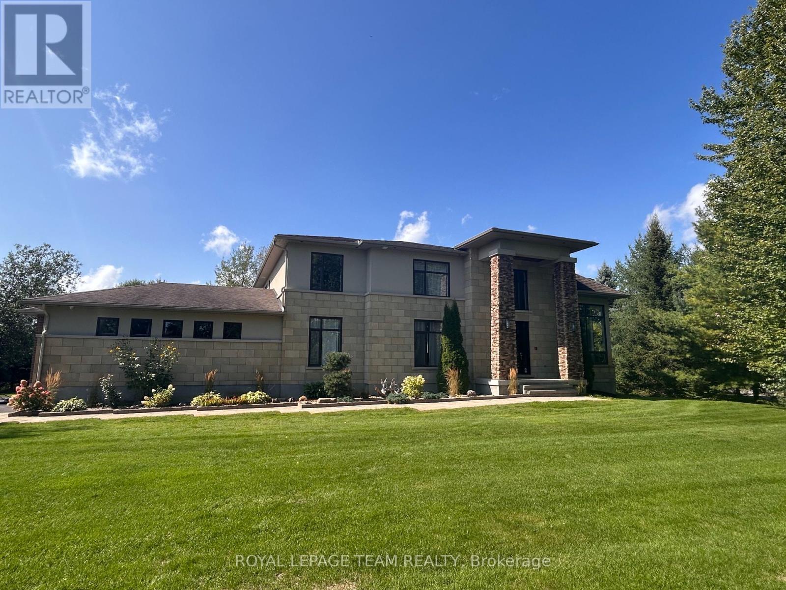 6290 Emerald Links Dr, Ottawa, ON K4P 1M4