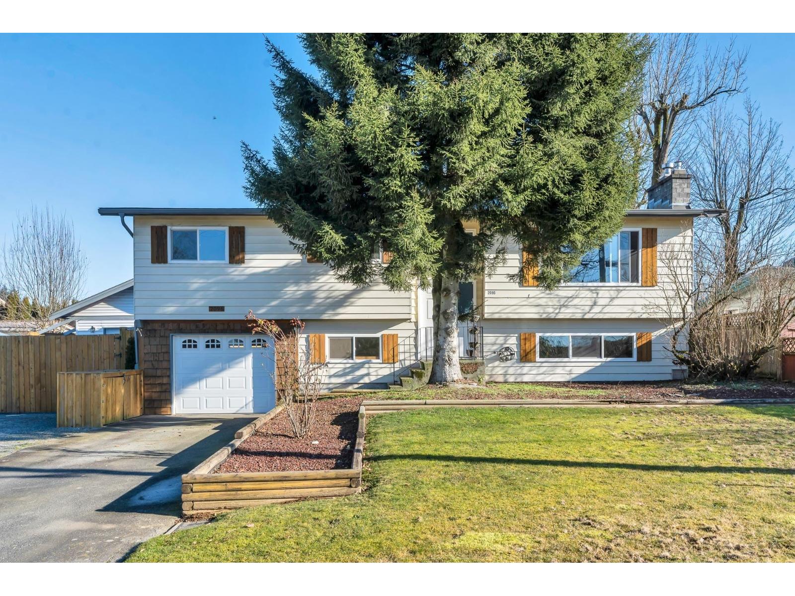 2096 Martens St, Abbotsford, BC V2T 6M6