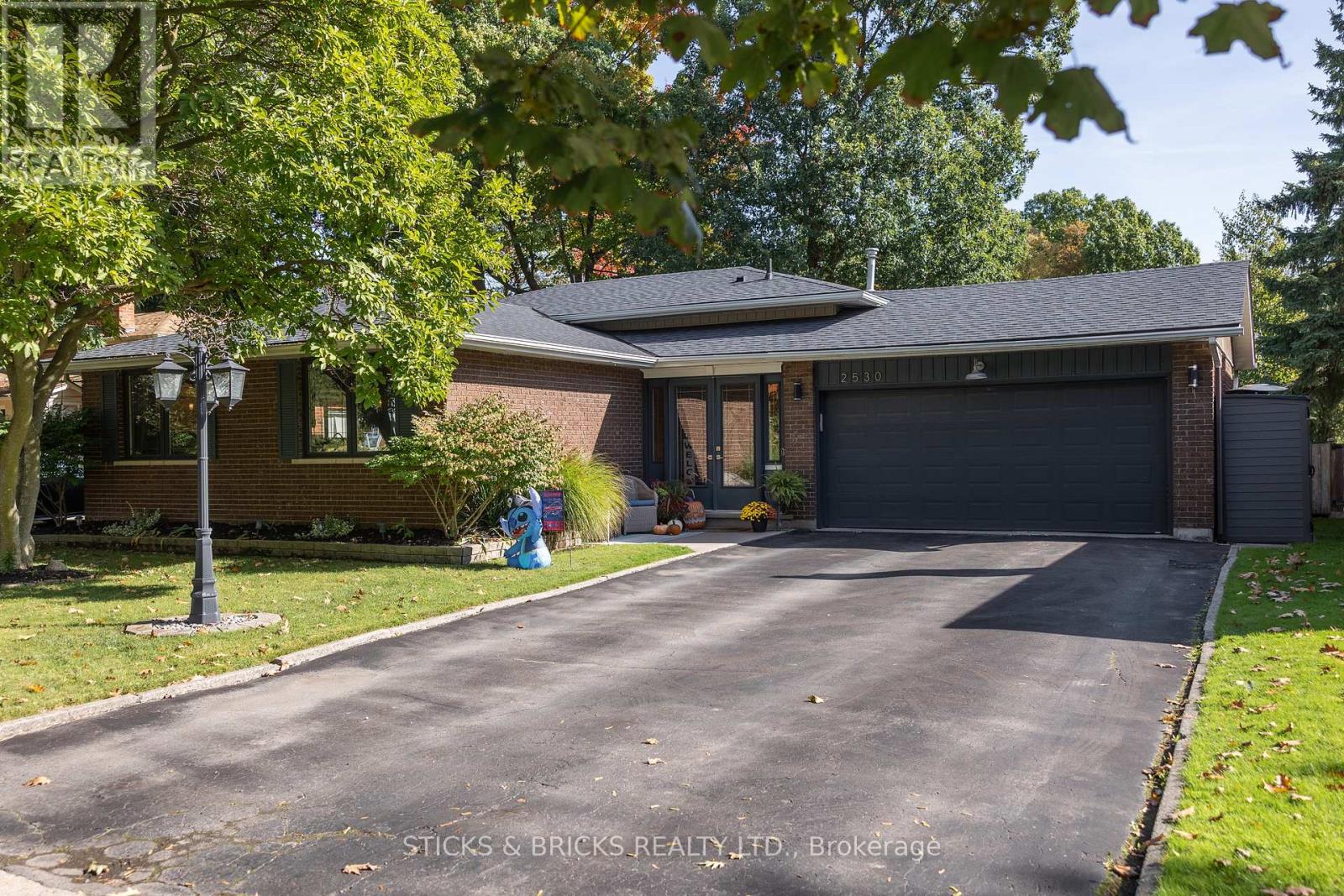 2530 Dorchester Rd, Niagara Falls, ON L2J 2Y8