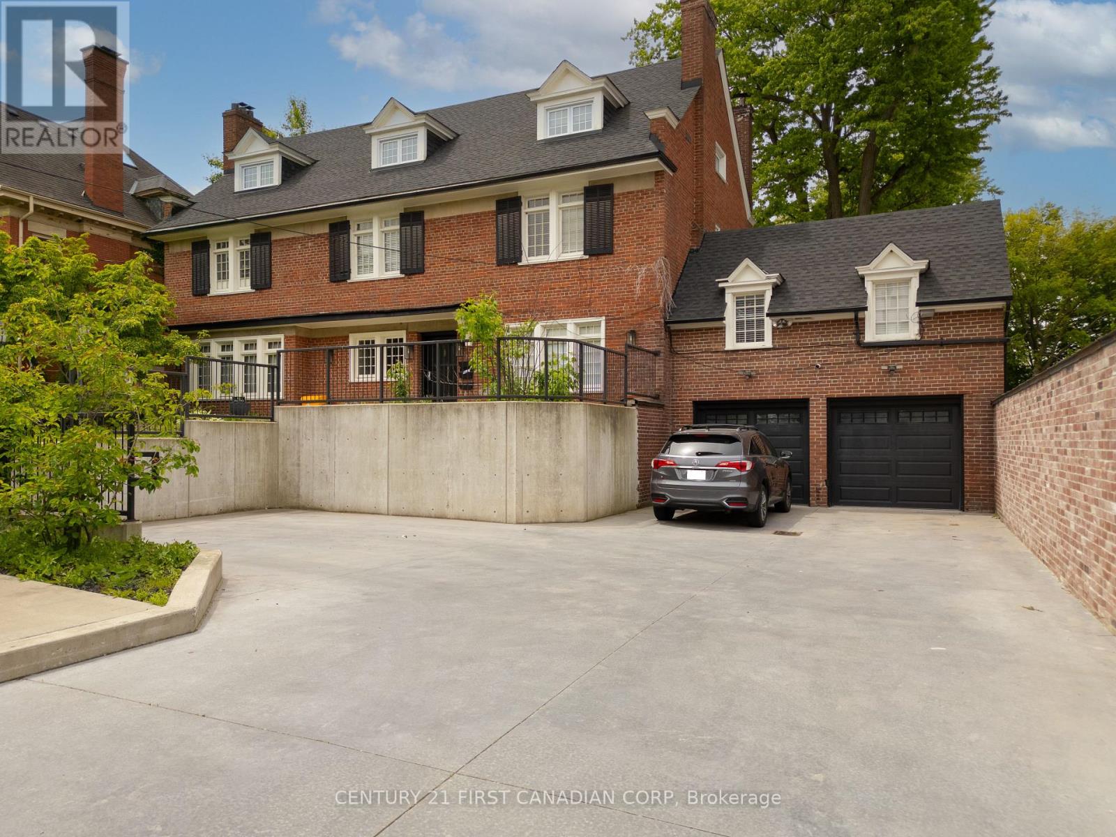 653 Talbot St, London, ON N6A 2T9
