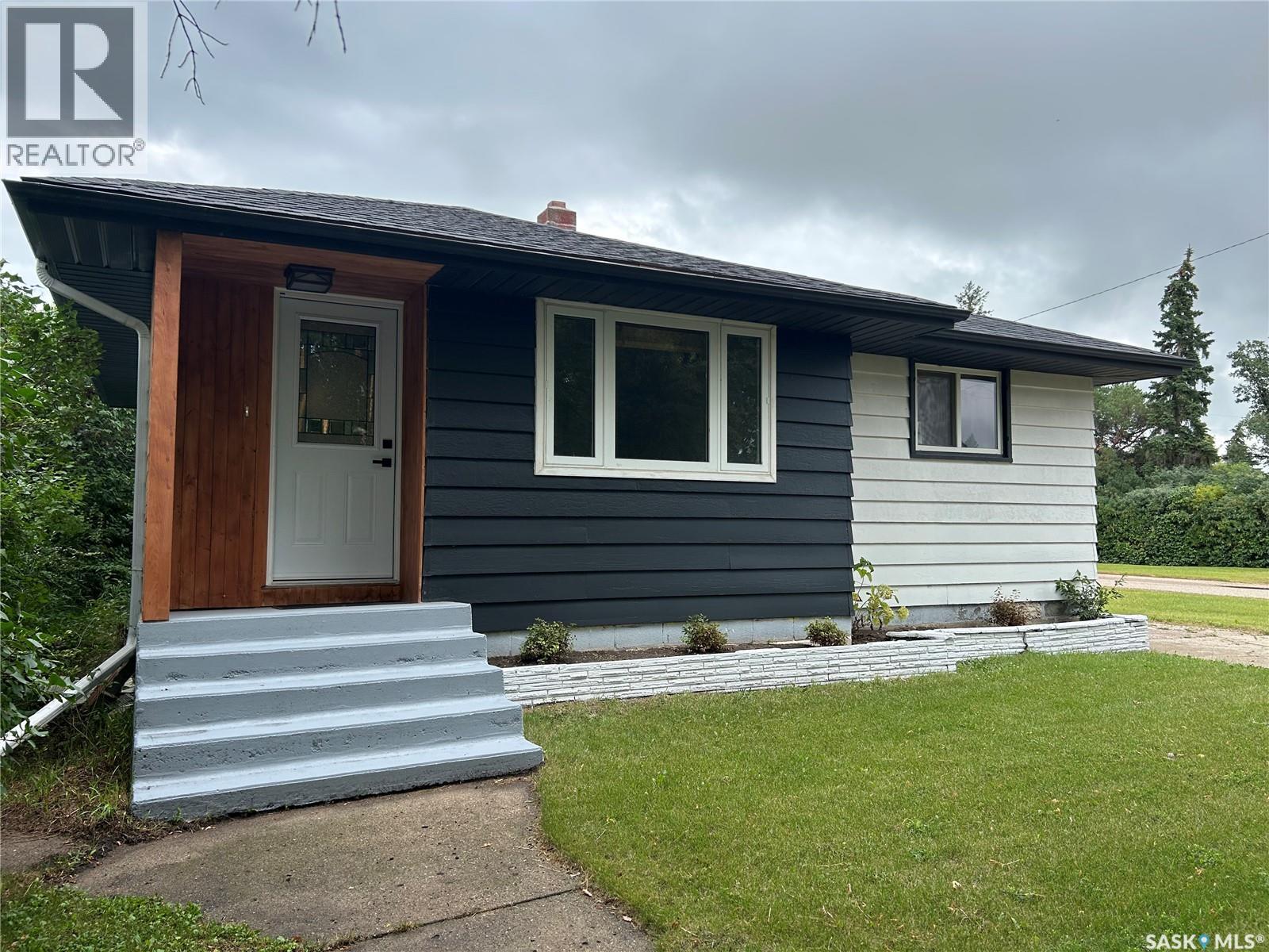 301 3rd Avenue East, Nokomis, SK S0G 3R0