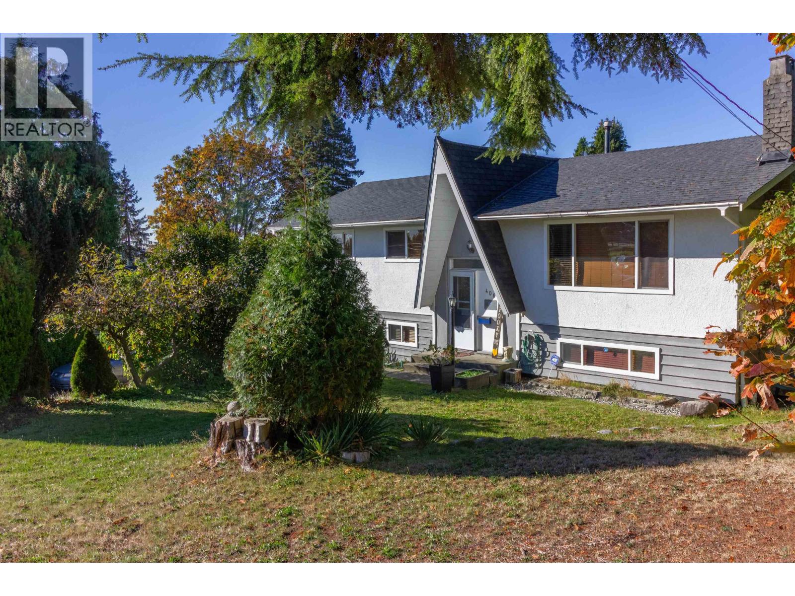 406 Schoolhouse St, Coquitlam, BC V3K 4Y6