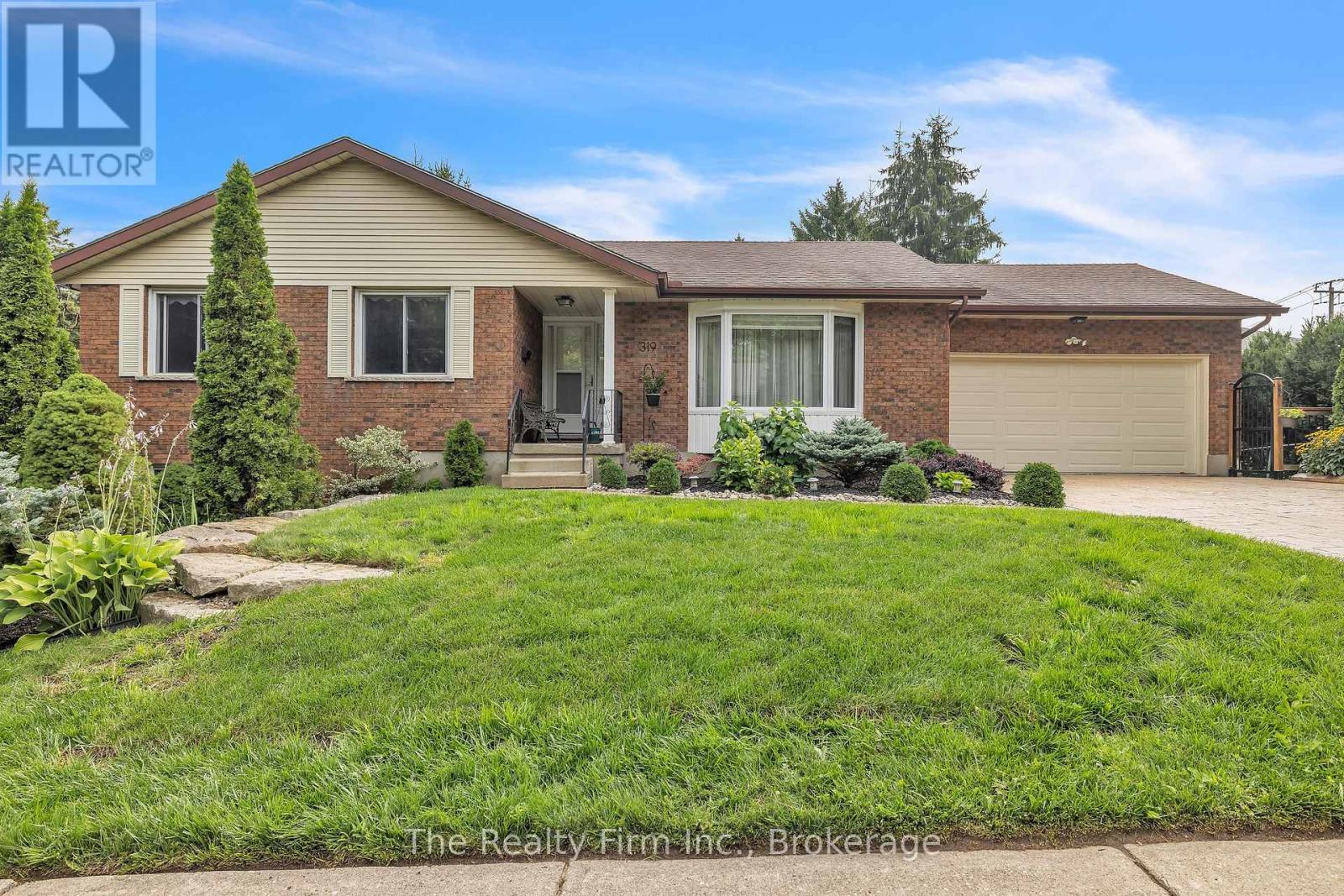 319 Robinson St, Woodstock, ON N4S 3B8