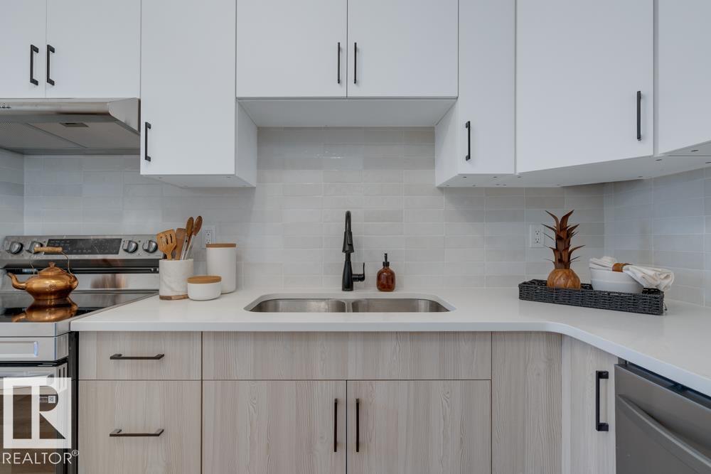 23 St Nw Unit 14233, Edmonton, AB T5Y 1E8