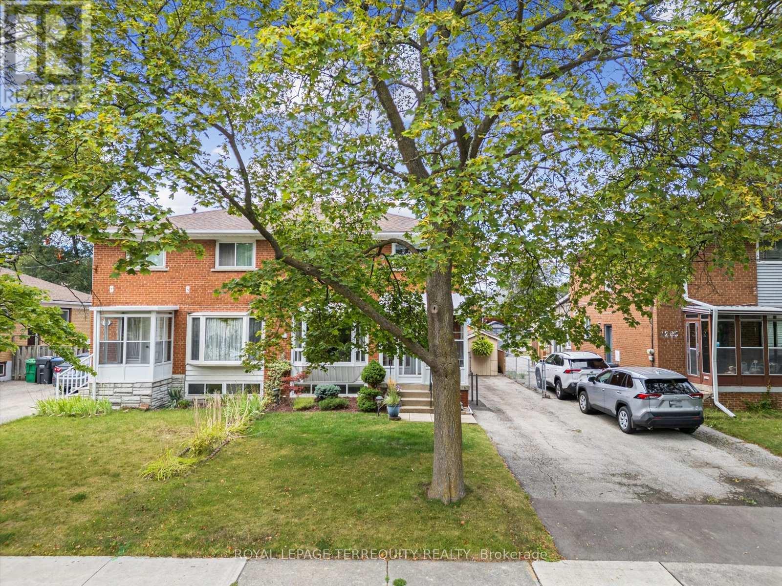1201 Kingsholm Dr, Mississauga, ON L4Y 2H1