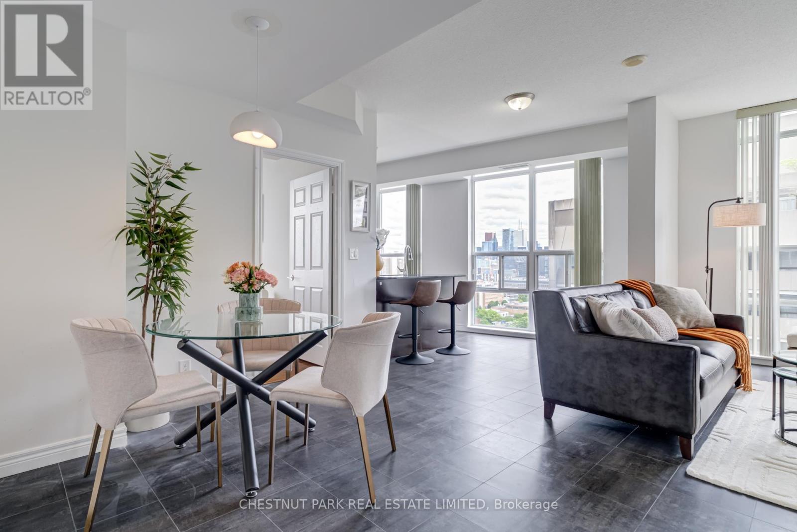 1711 736 Spadina Ave, Toronto, ON M5S 2J2